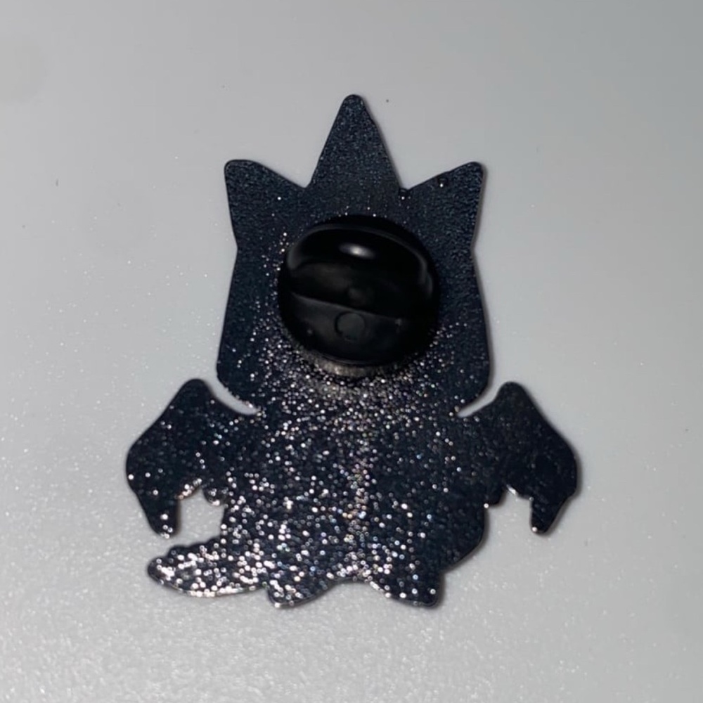 Mega Tokyo Japan pikachu charizard poncho pin Brooch brand new 1 inches tall - Picture 2 of 3